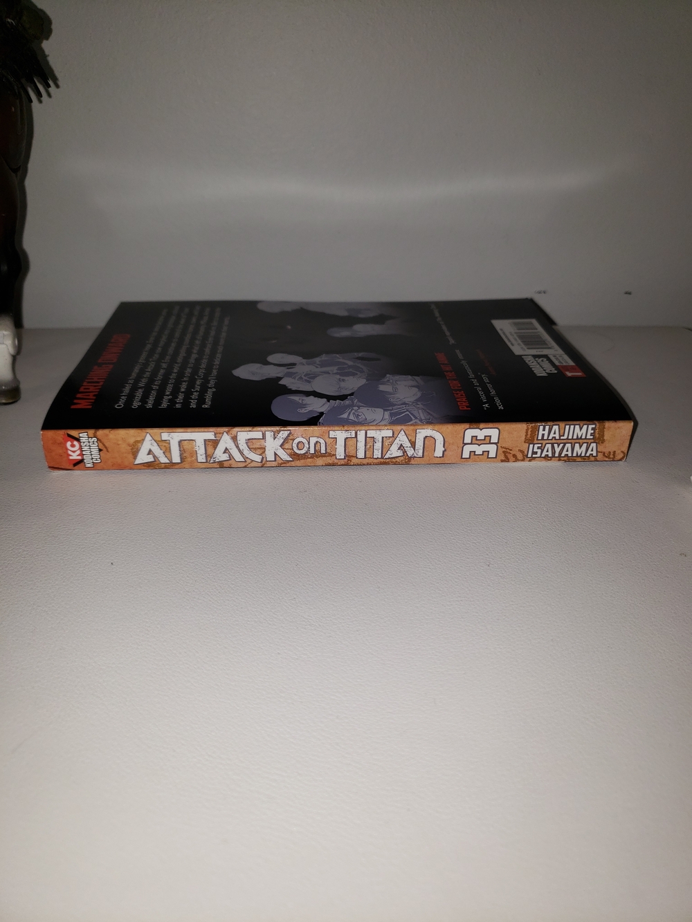 Attack on Titan MANGA Volume 33 by Hajime Isayama